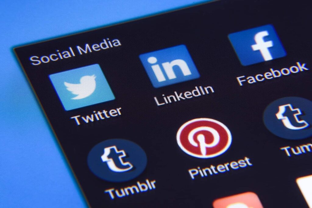 Various popular social media applications like Twitter, Linkedin, Facebook on one phone screen